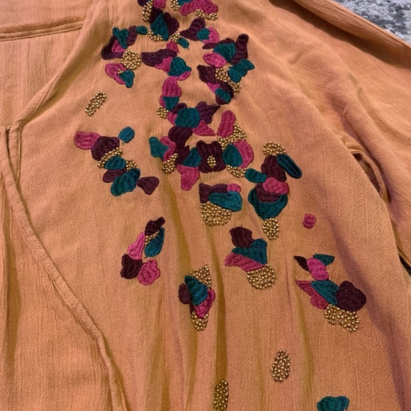 Chloe Oliver Anthropologie Embroidered Blouse Small EUC - Picture 4 of 5